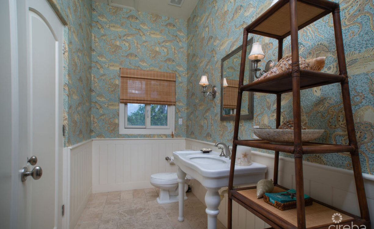 THE SAND BLUFF ESTATE | GUN BAY, EAST END