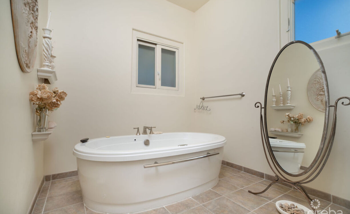 THE SAND BLUFF ESTATE | GUN BAY, EAST END