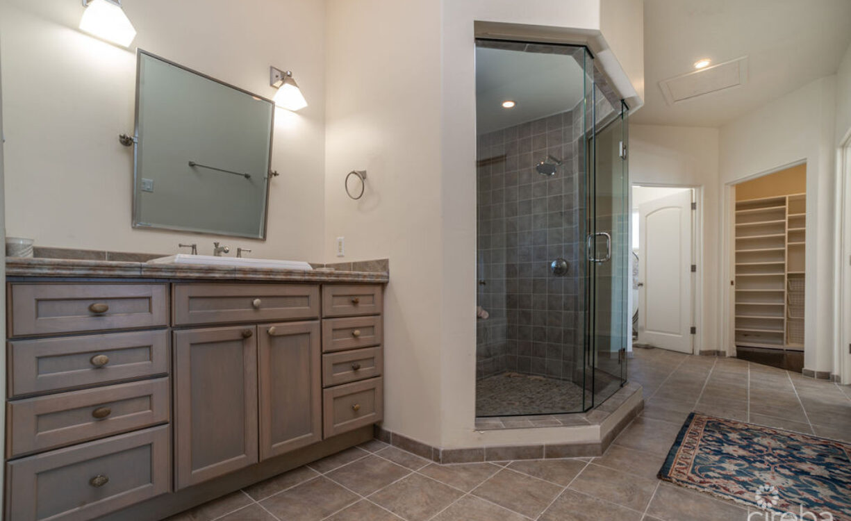 THE SAND BLUFF ESTATE | GUN BAY, EAST END