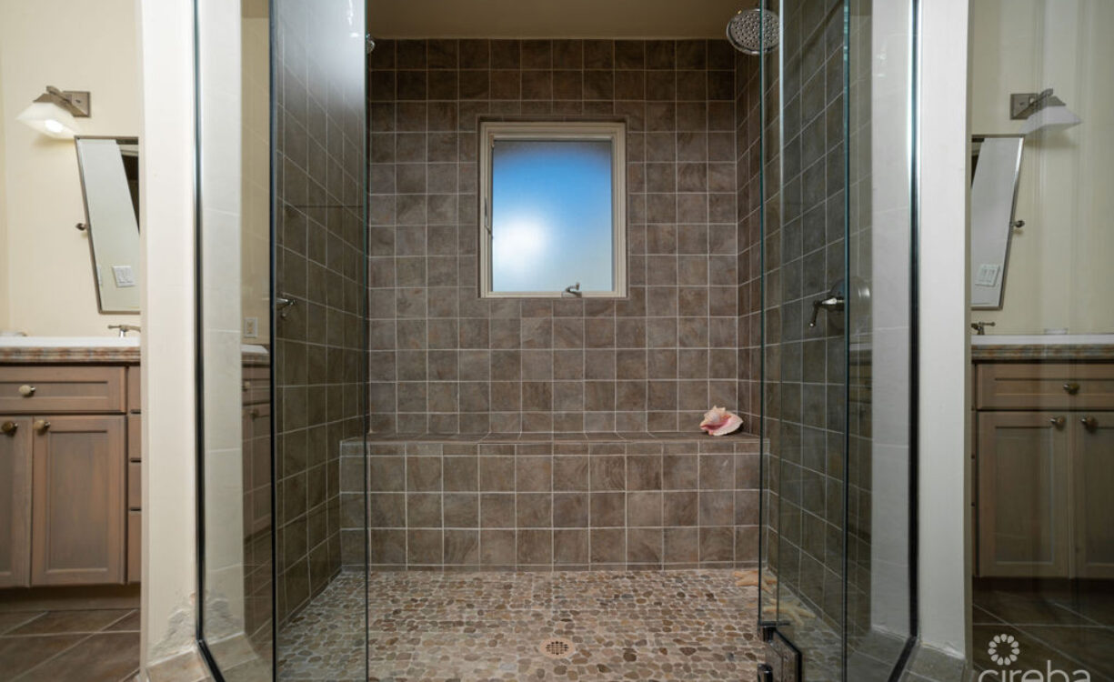 THE SAND BLUFF ESTATE | GUN BAY, EAST END