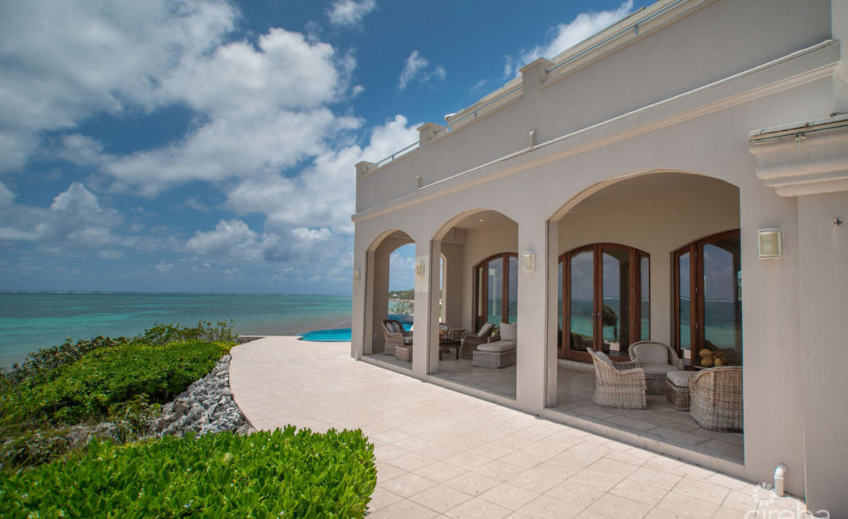 THE SAND BLUFF ESTATE | GUN BAY, EAST END