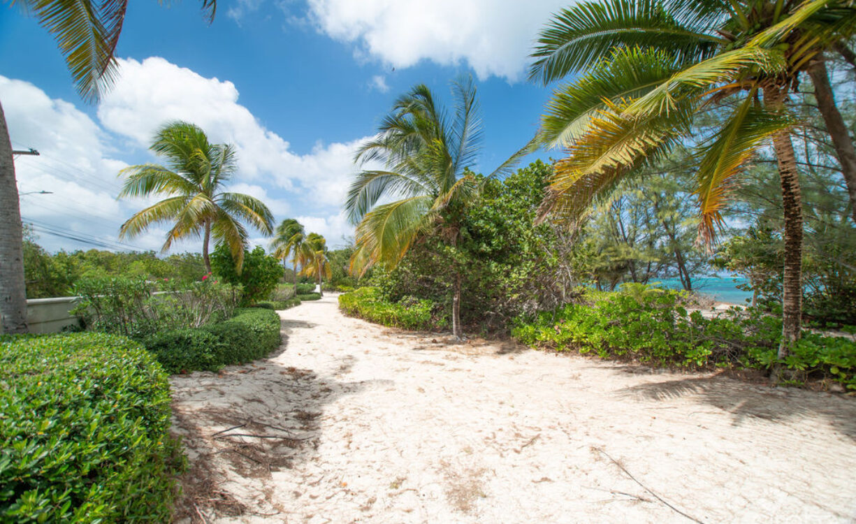 THE SAND BLUFF ESTATE | GUN BAY, EAST END