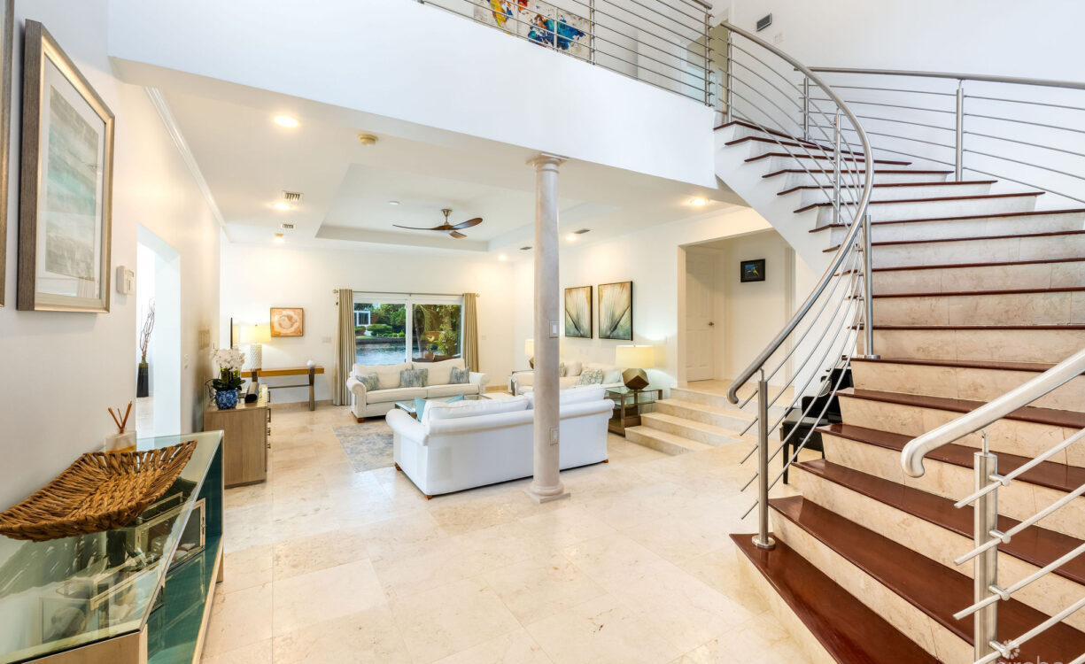303 BIMINI DRIVE | EXCLUSIVE 5-BED CANALFRONT HOME