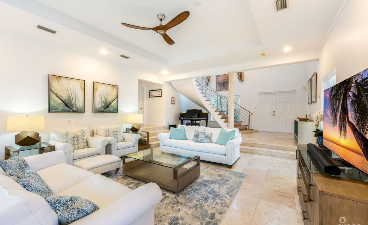 303 BIMINI DRIVE | EXCLUSIVE 5-BED CANALFRONT HOME