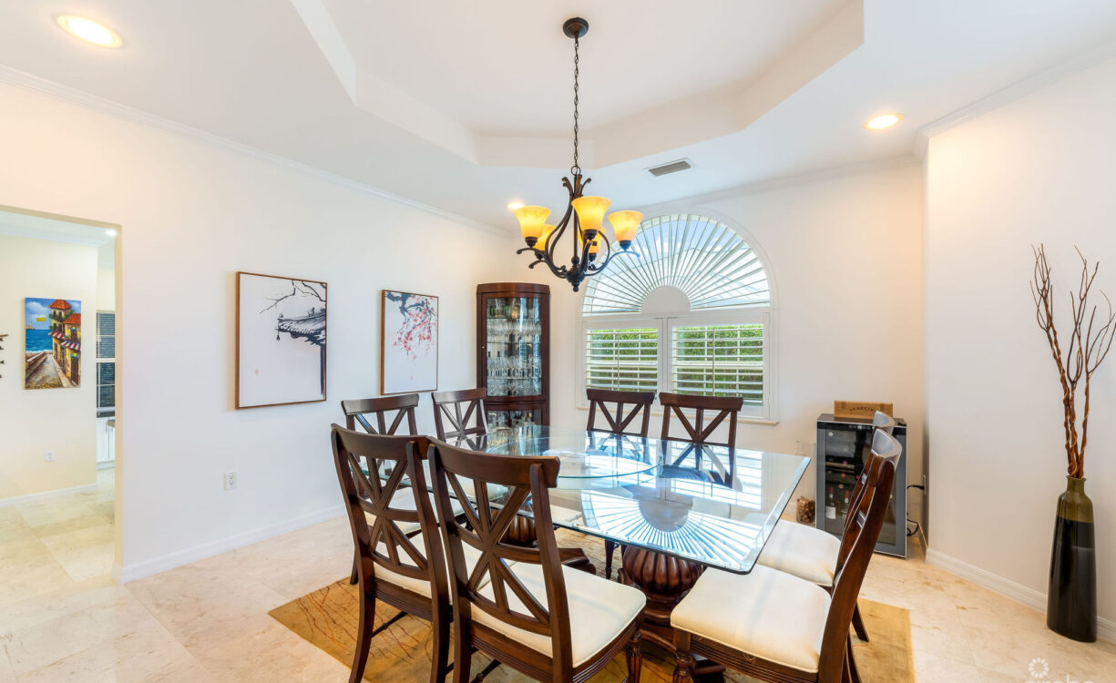 303 BIMINI DRIVE | EXCLUSIVE 5-BED CANALFRONT HOME