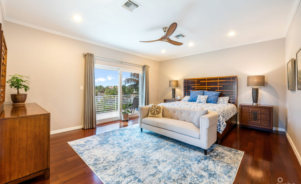 303 BIMINI DRIVE | EXCLUSIVE 5-BED CANALFRONT HOME