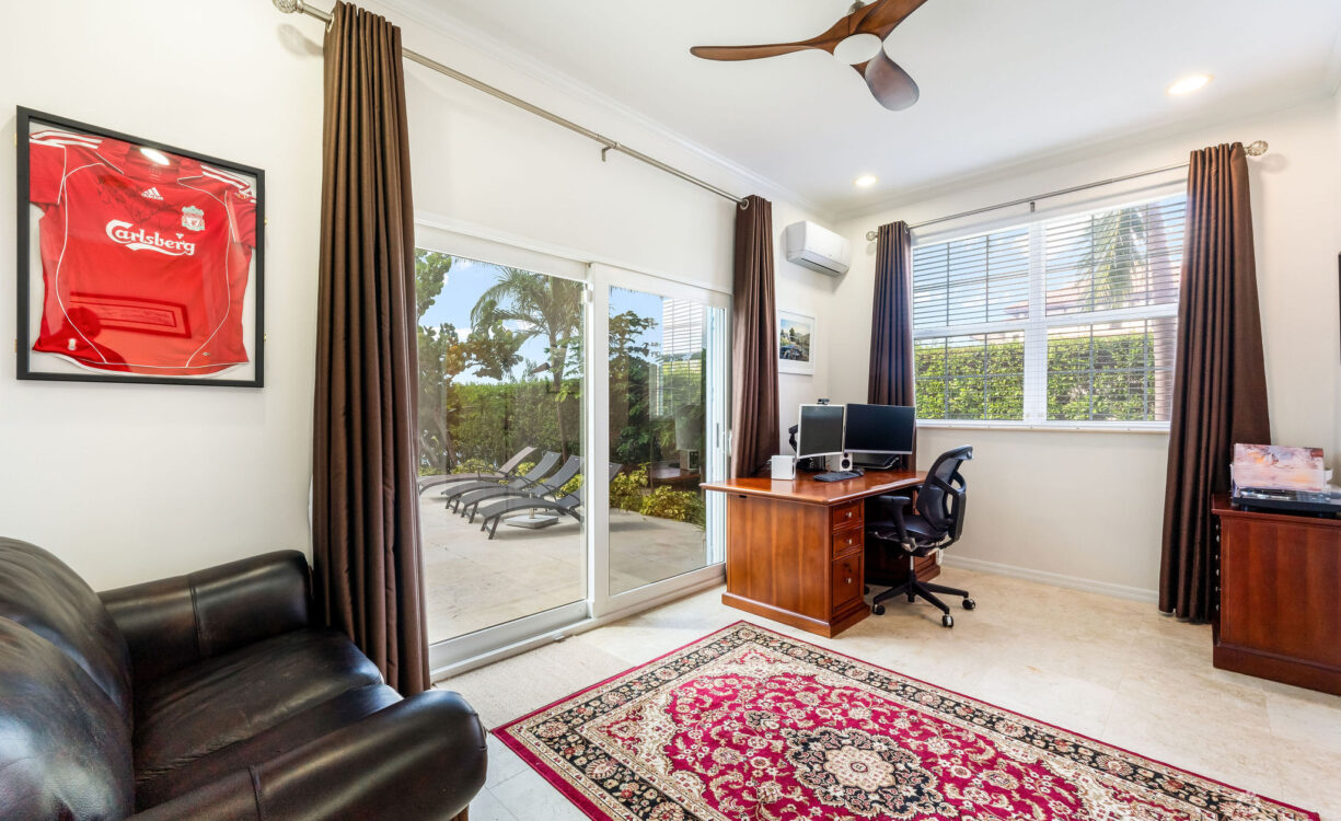 303 BIMINI DRIVE | EXCLUSIVE 5-BED CANALFRONT HOME