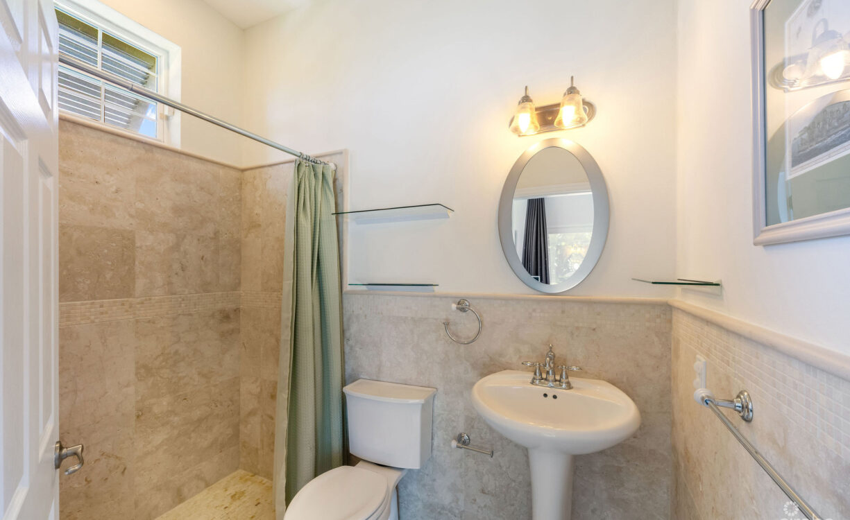 303 BIMINI DRIVE | EXCLUSIVE 5-BED CANALFRONT HOME