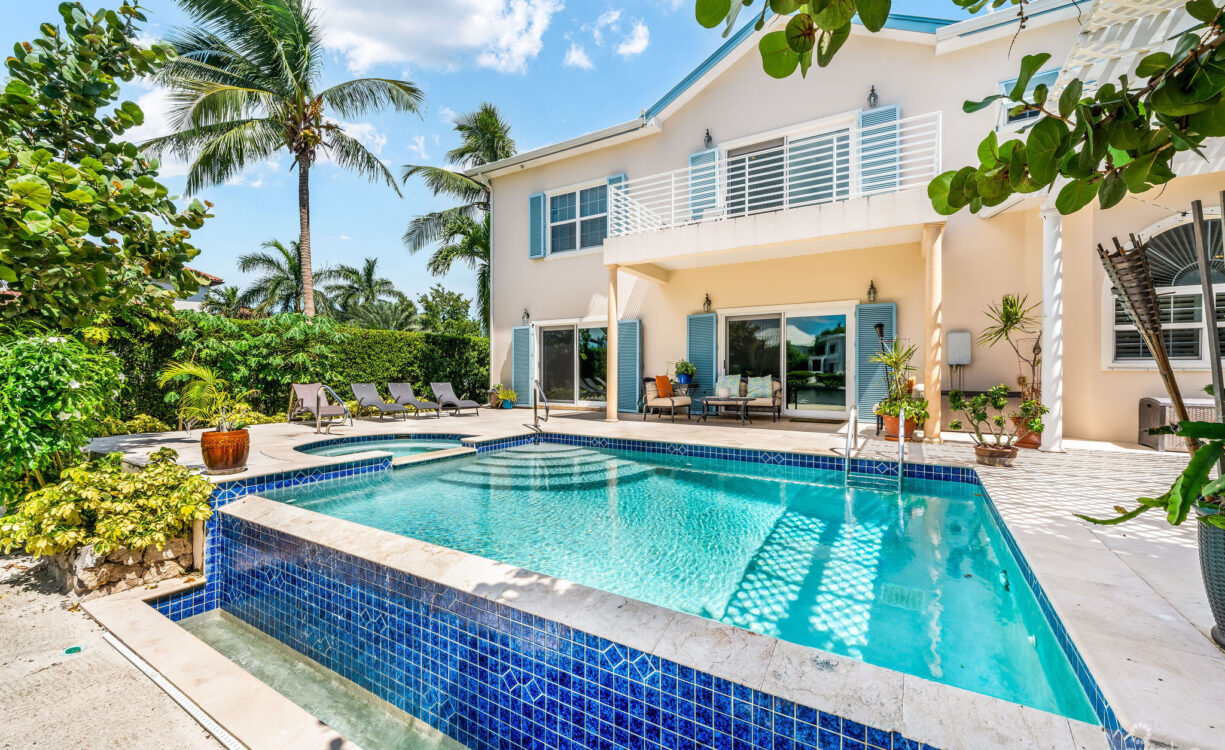 303 BIMINI DRIVE | EXCLUSIVE 5-BED CANALFRONT HOME