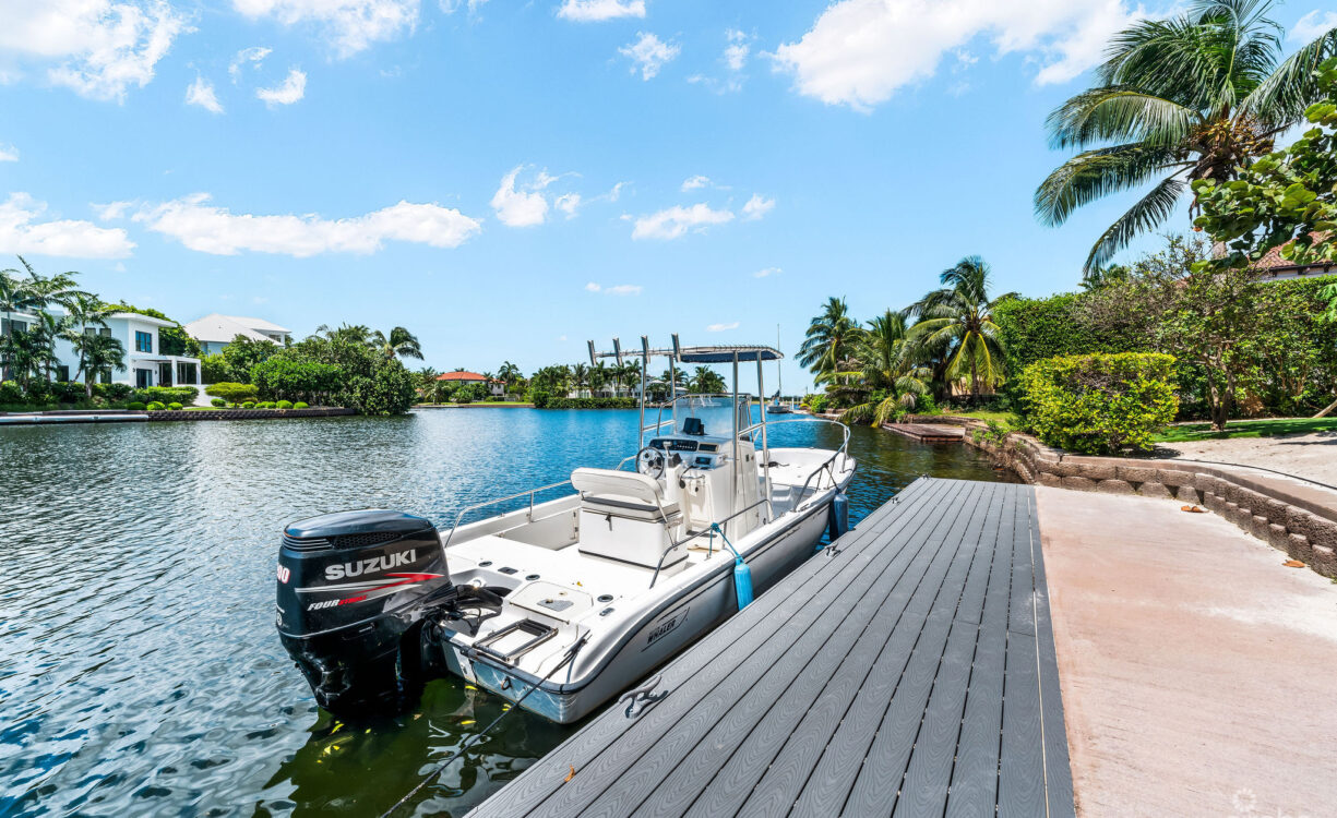 303 BIMINI DRIVE | EXCLUSIVE 5-BED CANALFRONT HOME