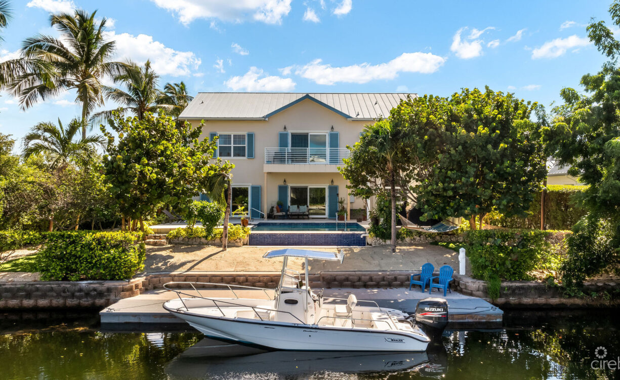 303 BIMINI DRIVE | EXCLUSIVE 5-BED CANALFRONT HOME