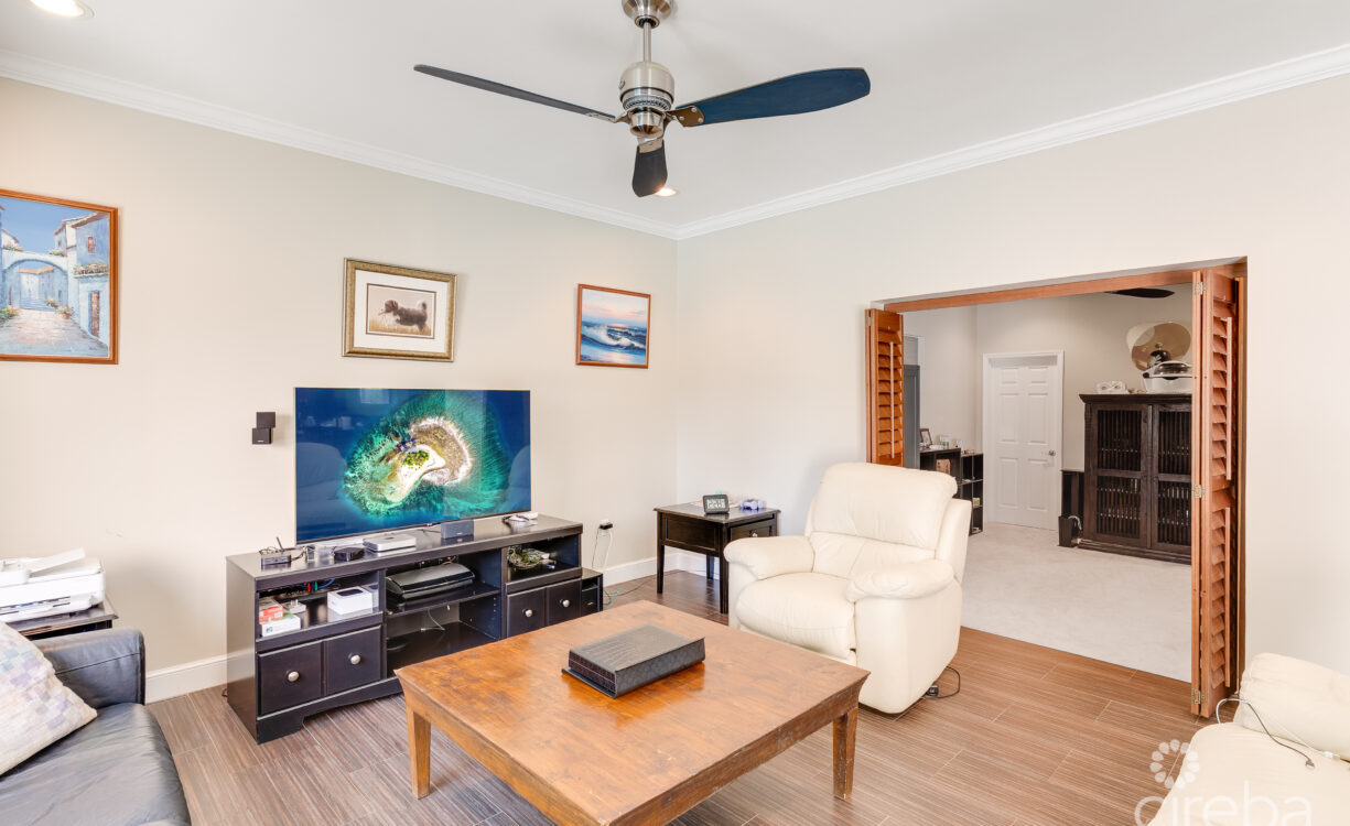 FAMILY HOME IN CYPRESS POINTE
