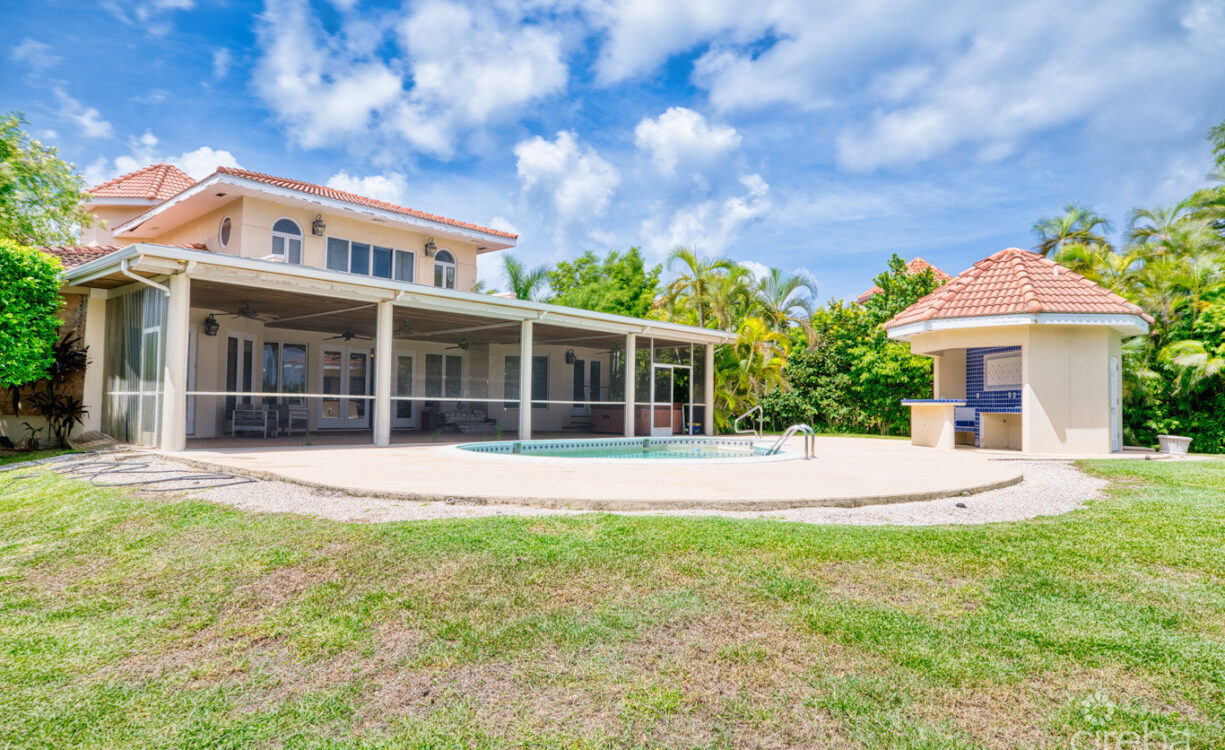 726 YACHT DRIVE