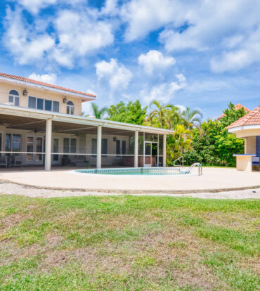 726 YACHT DRIVE