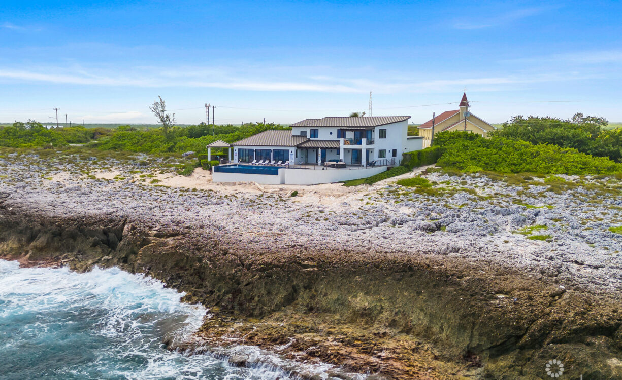 BELLA VISTA-LUXURY PANORAMIC OCEANFRONT 5 BEDROOM ESTATE