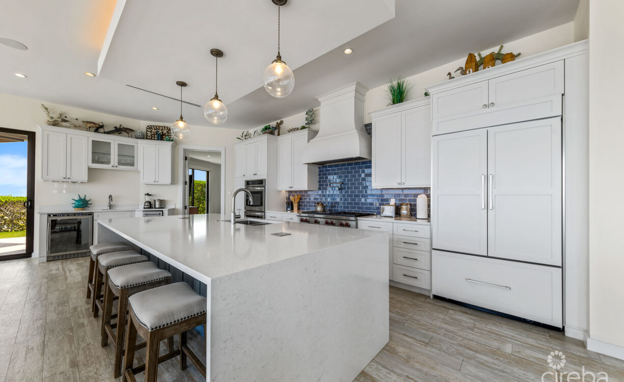 BELLA VISTA-LUXURY PANORAMIC OCEANFRONT 5 BEDROOM ESTATE