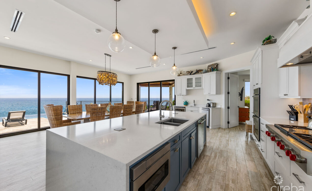 BELLA VISTA-LUXURY PANORAMIC OCEANFRONT 5 BEDROOM ESTATE