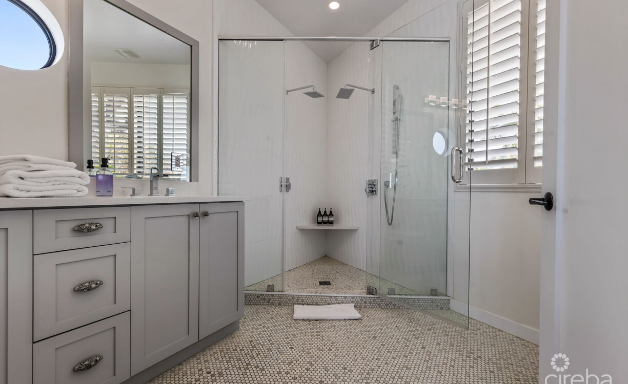 BELLA VISTA-LUXURY PANORAMIC OCEANFRONT 5 BEDROOM ESTATE