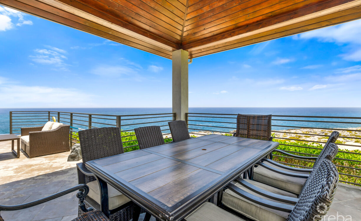 BELLA VISTA-LUXURY PANORAMIC OCEANFRONT 5 BEDROOM ESTATE