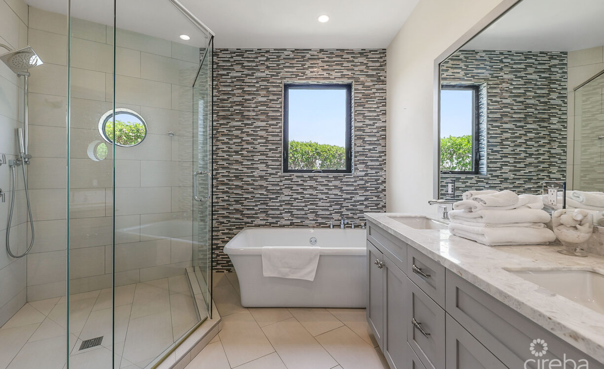 BELLA VISTA-LUXURY PANORAMIC OCEANFRONT 5 BEDROOM ESTATE