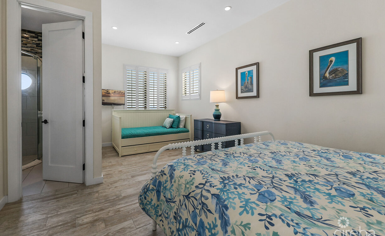 BELLA VISTA-LUXURY PANORAMIC OCEANFRONT 5 BEDROOM ESTATE