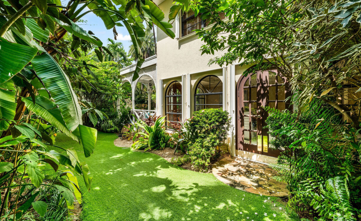 ANNE BONNY CRESCENT - CLASSIC COLONIAL WITH OUTDOOR ENTERTAINING