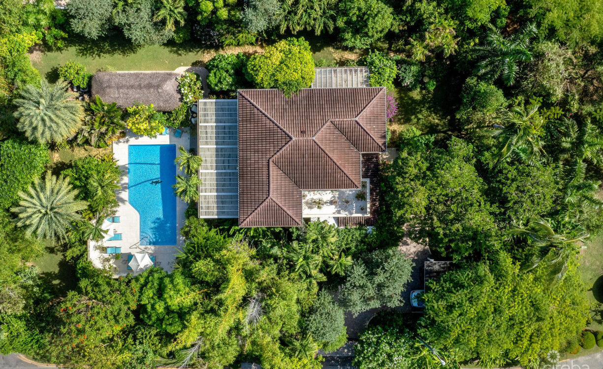 ANNE BONNY CRESCENT - CLASSIC COLONIAL WITH OUTDOOR ENTERTAINING