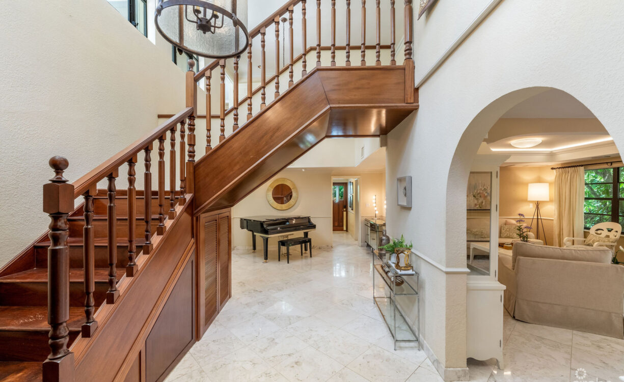 ANNE BONNY CRESCENT - CLASSIC COLONIAL WITH OUTDOOR ENTERTAINING