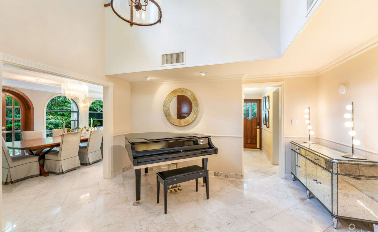 ANNE BONNY CRESCENT - CLASSIC COLONIAL WITH OUTDOOR ENTERTAINING