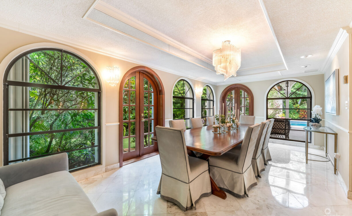 ANNE BONNY CRESCENT - CLASSIC COLONIAL WITH OUTDOOR ENTERTAINING