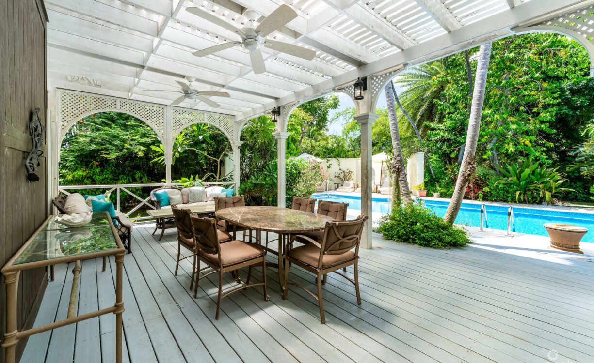 ANNE BONNY CRESCENT - CLASSIC COLONIAL WITH OUTDOOR ENTERTAINING