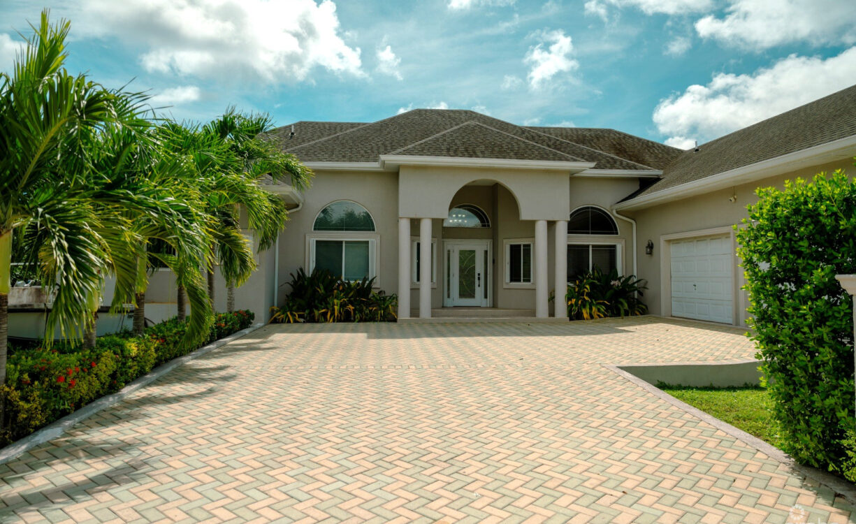 4 BEDROOM BEAUTIFUL FAMILY HOME IN SAVANNAH