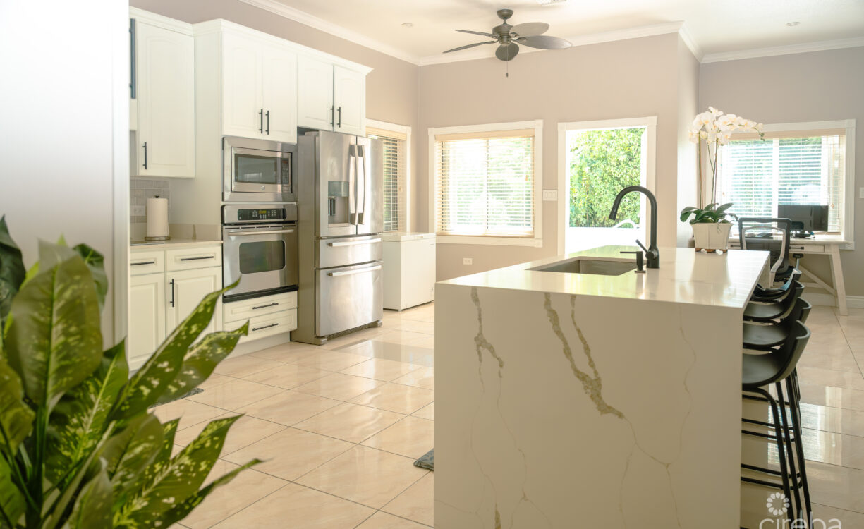 KITCHEN - 4 BEDROOM BEAUTIFUL FAMILY HOME IN SAVANNAH