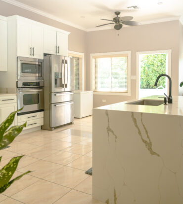 KITCHEN - 4 BEDROOM BEAUTIFUL FAMILY HOME IN SAVANNAH