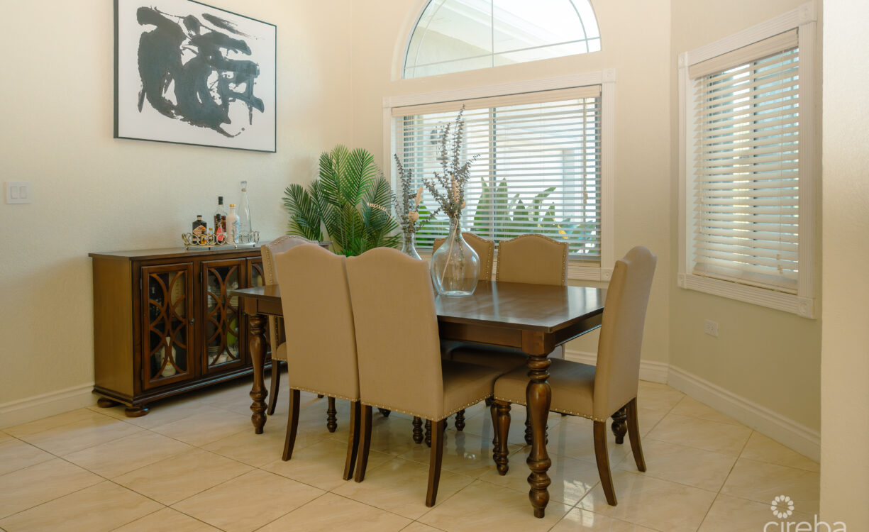 DINING ROOM - 4 BEDROOM BEAUTIFUL FAMILY HOME IN SAVANNAH