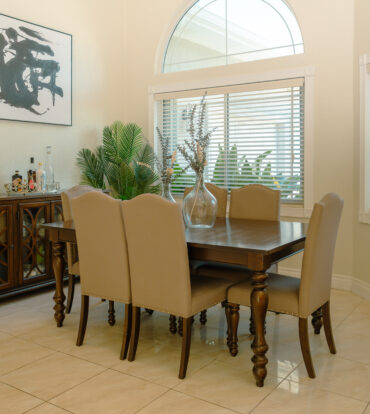DINING ROOM - 4 BEDROOM BEAUTIFUL FAMILY HOME IN SAVANNAH