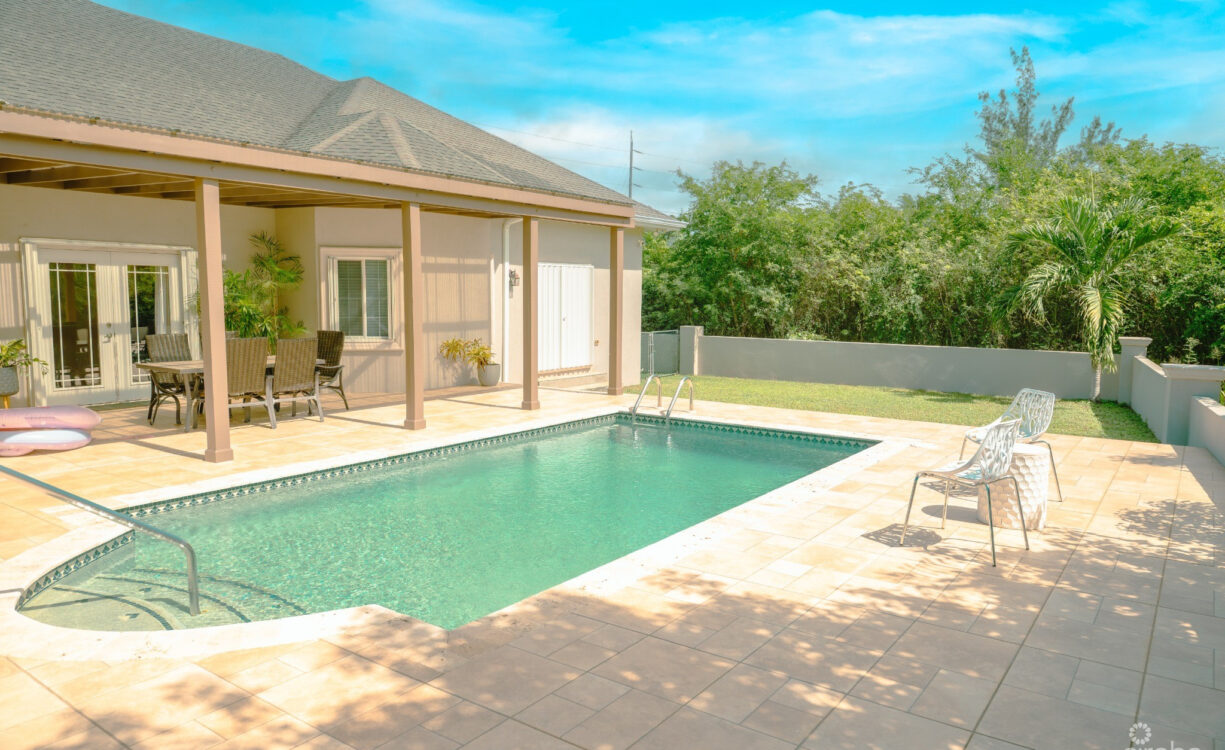 POOL - 4 BEDROOM BEAUTIFUL FAMILY HOME IN SAVANNAH