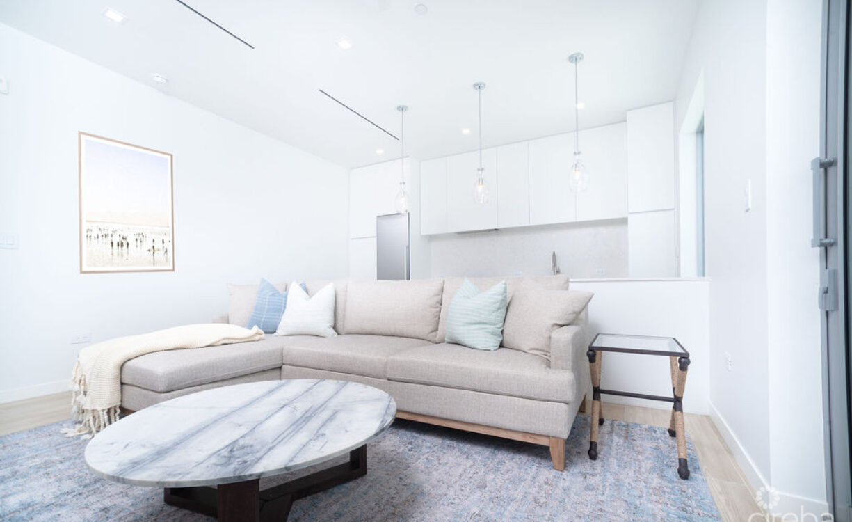 424 ONE CANAL POINT