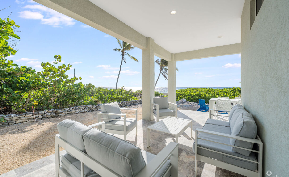 SOUTHSIDE SEAFRONT VILLA