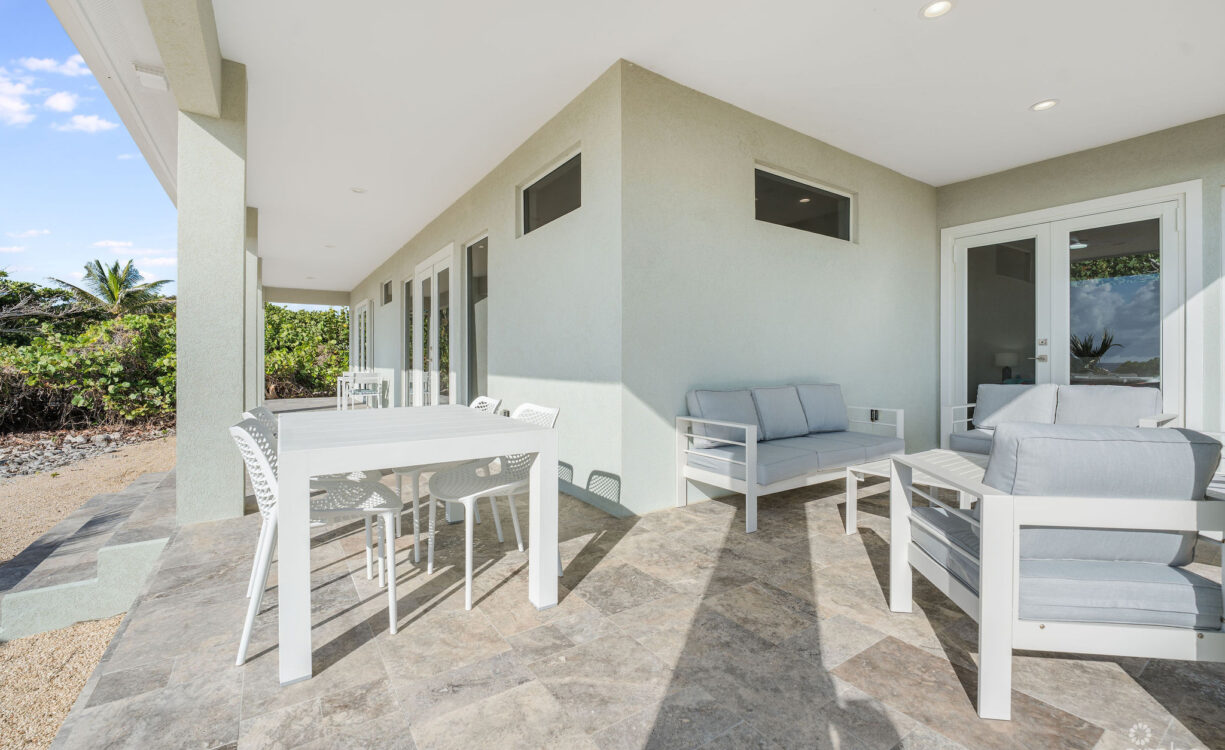 SOUTHSIDE SEAFRONT VILLA