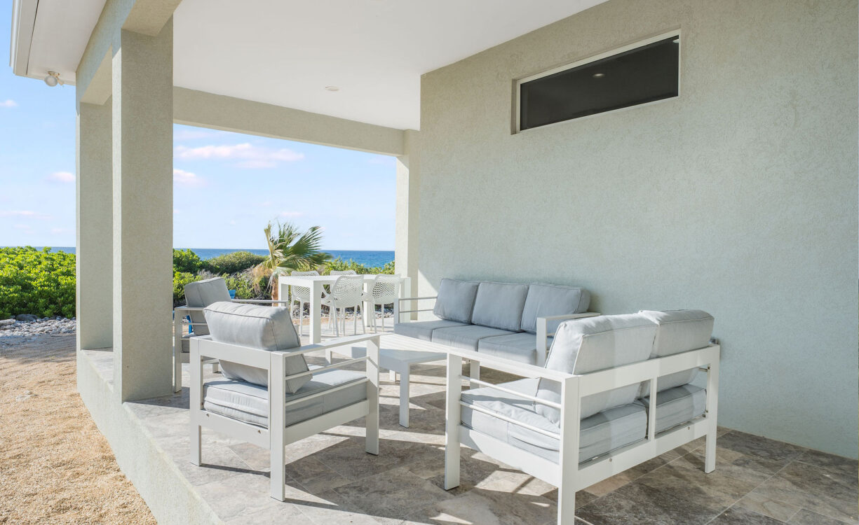 SOUTHSIDE SEAFRONT VILLA