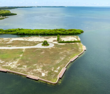 LARGE HARBOUR REACH LOT