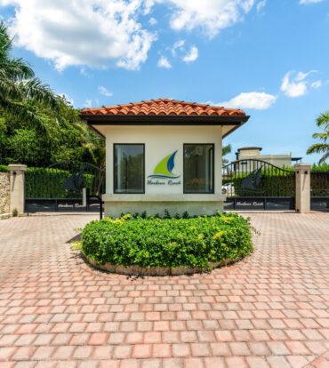LARGE HARBOUR REACH LOT