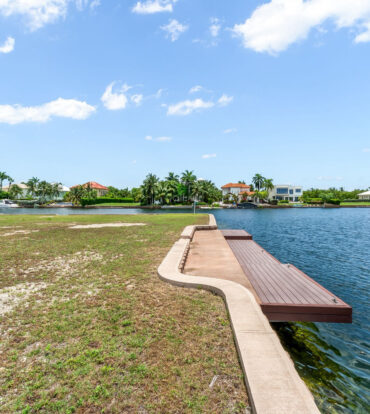 LARGE HARBOUR REACH LOT