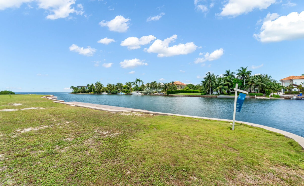 LARGE HARBOUR REACH LOT