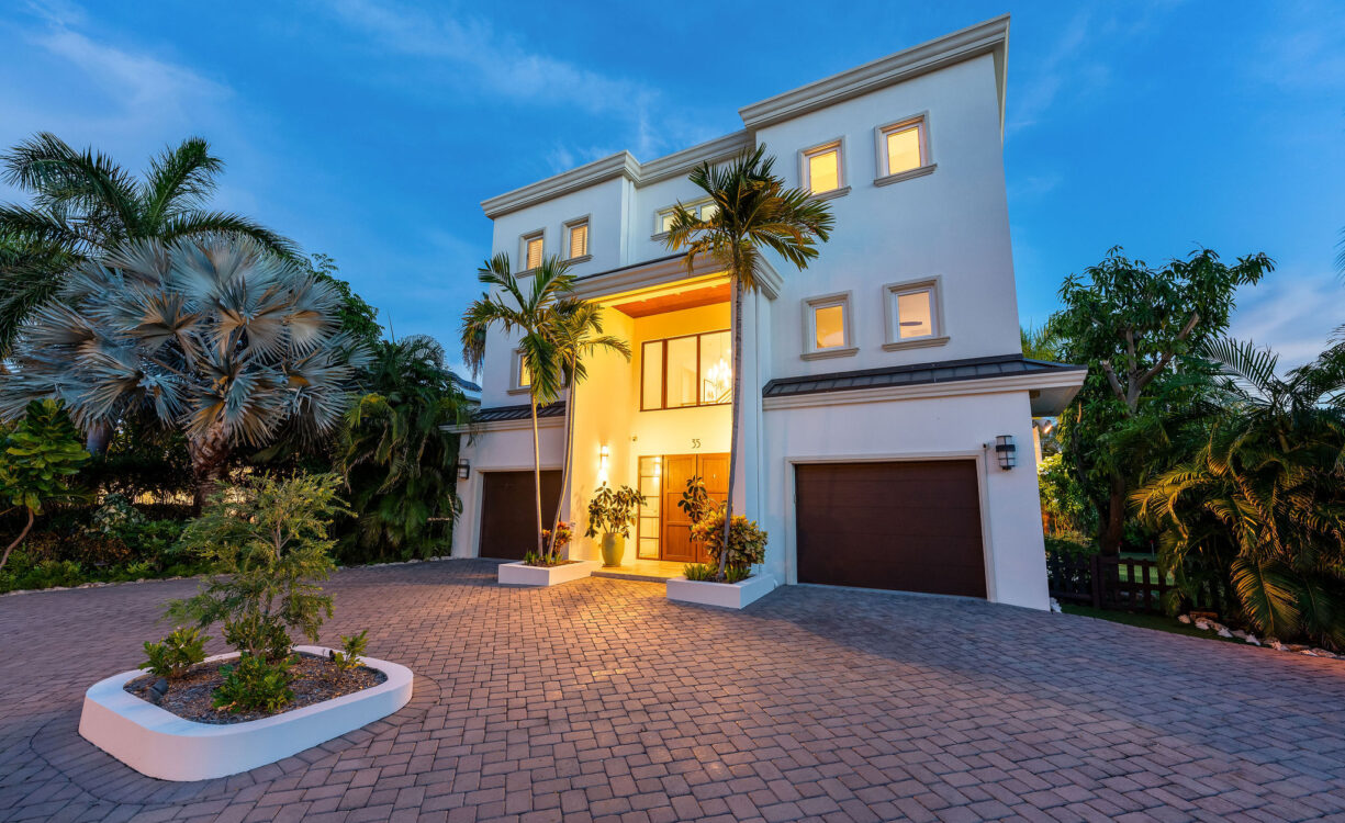 HOYA QUAY 35, CRYSTAL HARBOUR