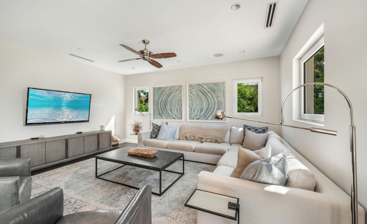 HOYA QUAY 35, CRYSTAL HARBOUR