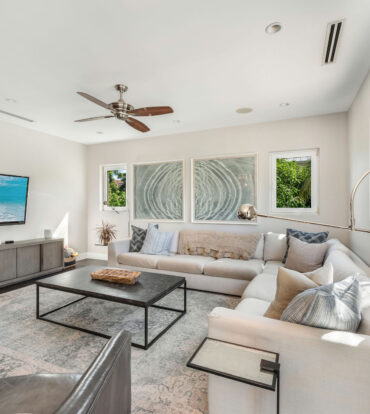 HOYA QUAY 35, CRYSTAL HARBOUR