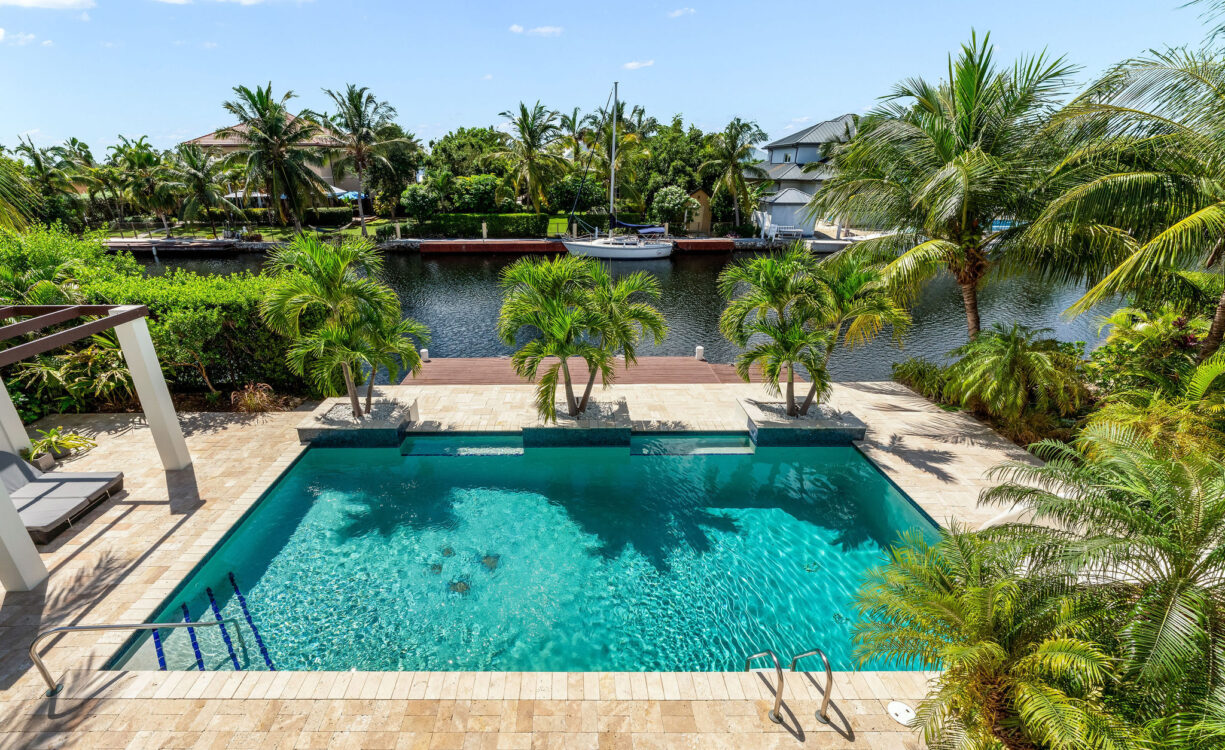 HOYA QUAY 35, CRYSTAL HARBOUR