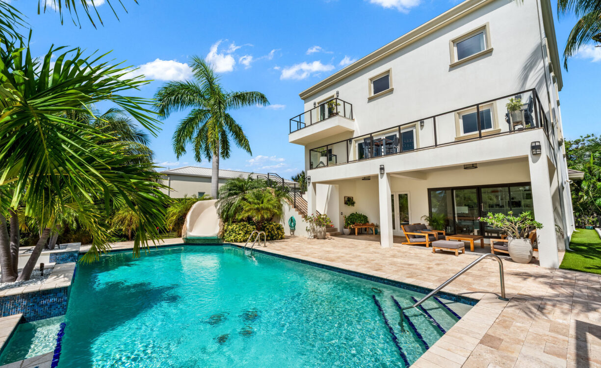 HOYA QUAY 35, CRYSTAL HARBOUR